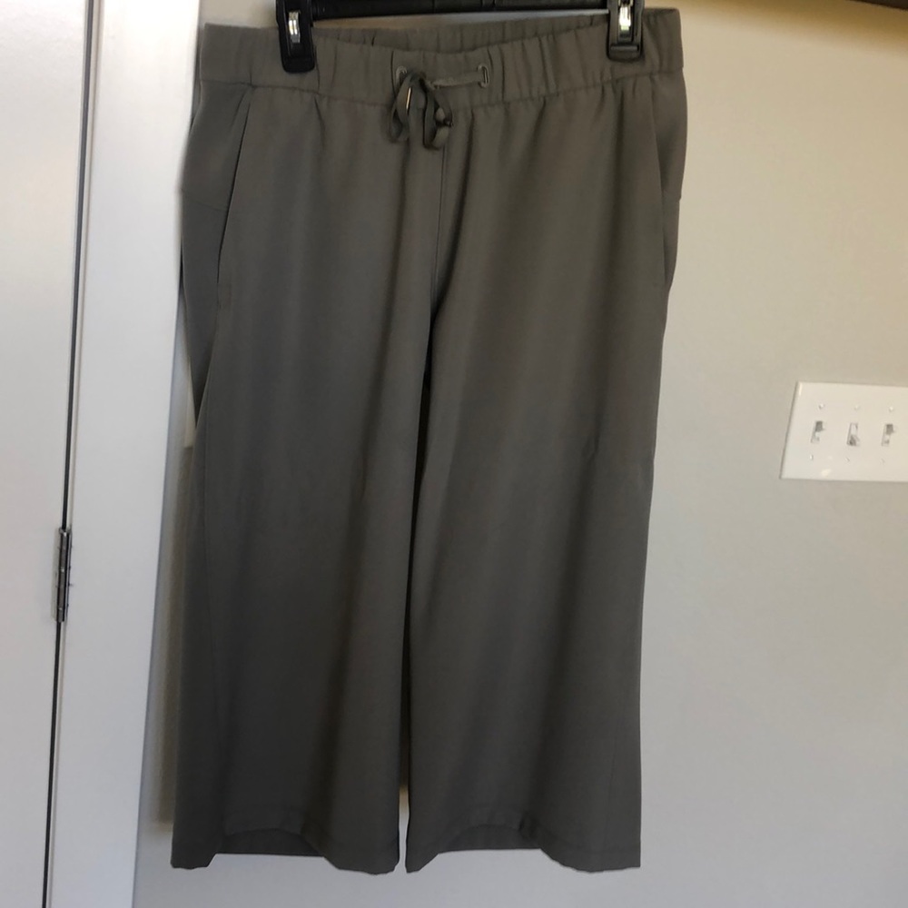 Lululemon On The Fly Cropped Joggers size 8